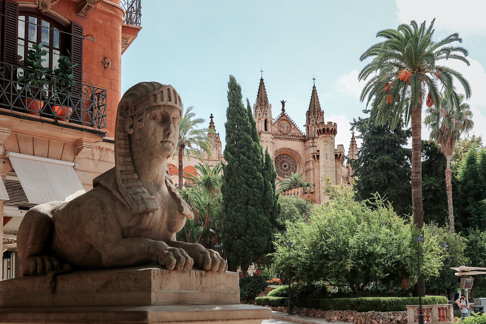 Palma de Mallorca, Balearen Sphinx Statue mit Blick auf Kathedra